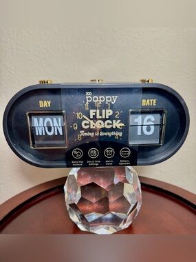Poppy Flip Clock Day & Date Calendar - Black